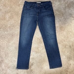 Levi’s mid rise, skinny jeans
